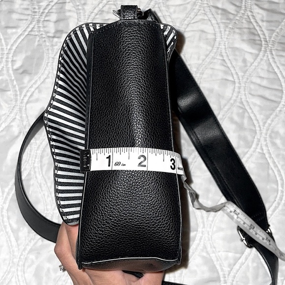 Disney black crossover Pin display purse - Picture 11 of 11